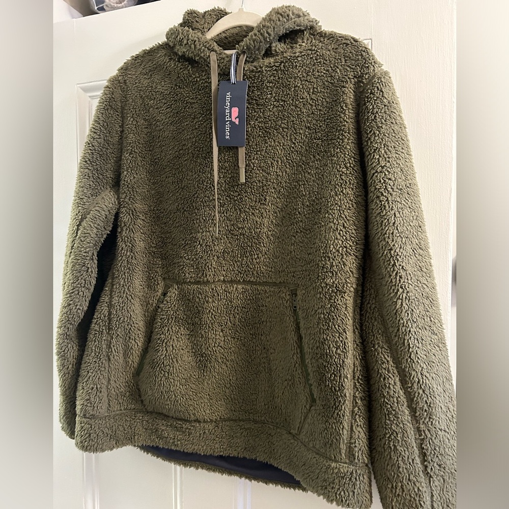 Vineyard vines, men’s Sherpa hoodie size medium NWT